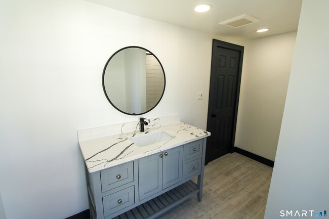 Building Photo - 883 Worthington Ridge