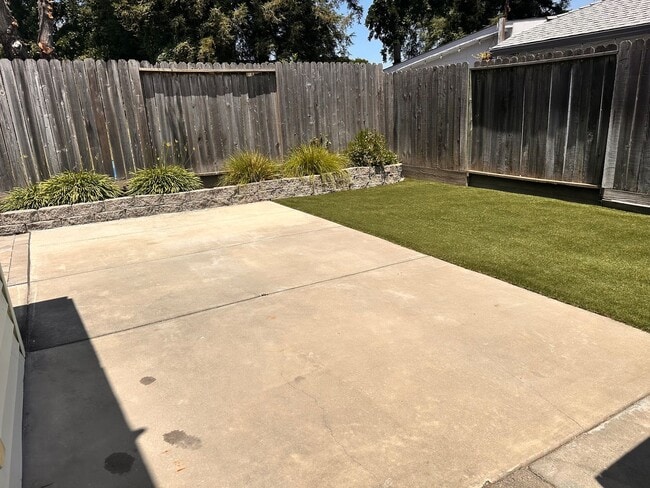 Building Photo - 3BD/1BA Home in Lovely Westwood Neighborhood