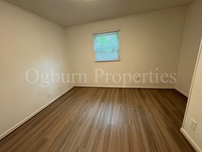 Building Photo - 208 Mayberry Ave