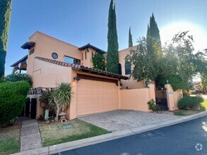 Building Photo - Furnished, 6-12 month rental