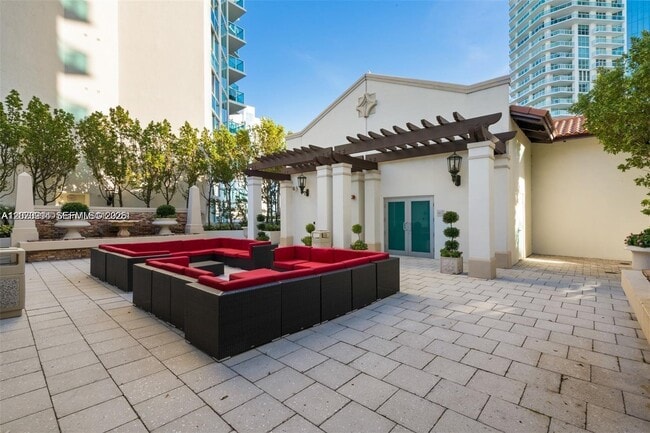 Building Photo - 150 Sunny Isles Blvd