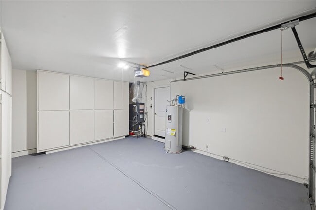 Building Photo - 1309 W Maple Ave