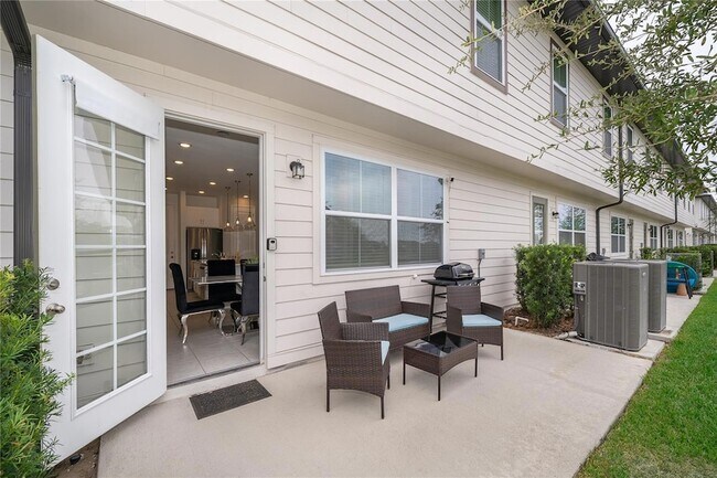 Building Photo - 1013 Plantation Ln