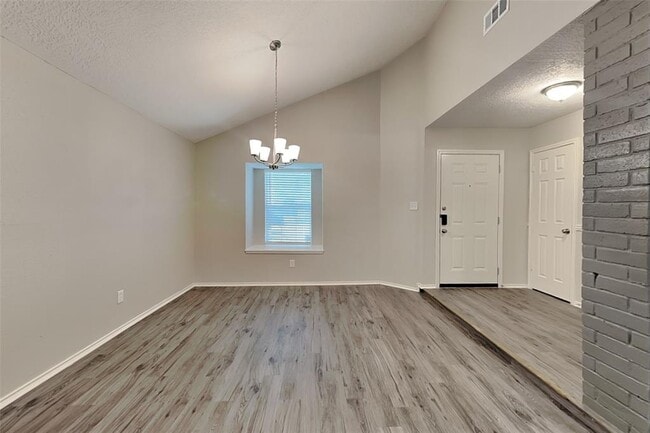 Building Photo - 9606 Yearling Cir