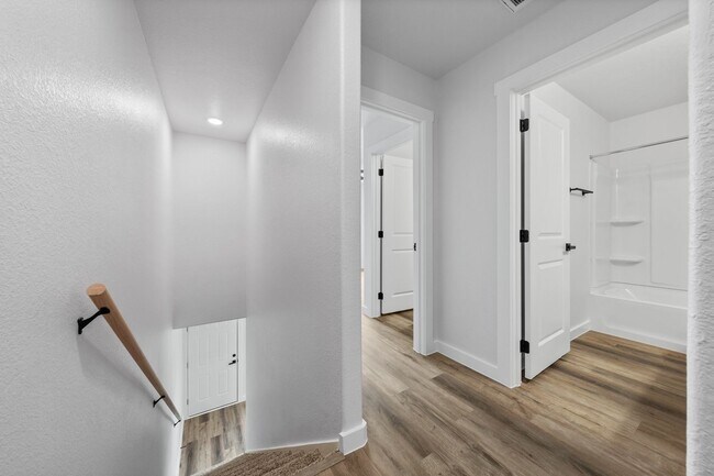 Building Photo - Modern Townhome for Rent – Modern Living a...