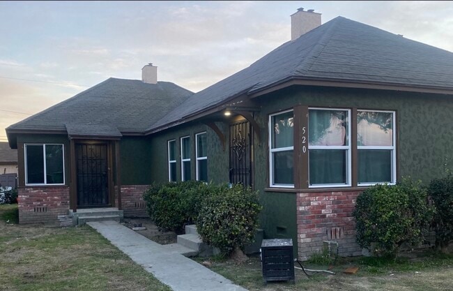 Front Unit 520 - 520 W Almond St