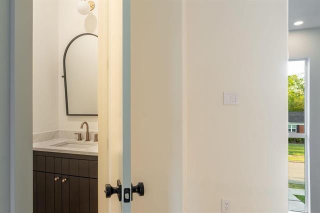 Building Photo - 3815 Dunhaven Rd