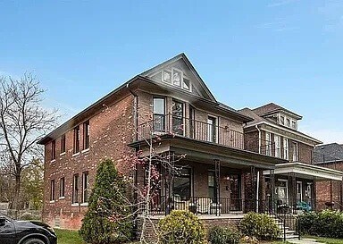 Side view - 613 Belmont St