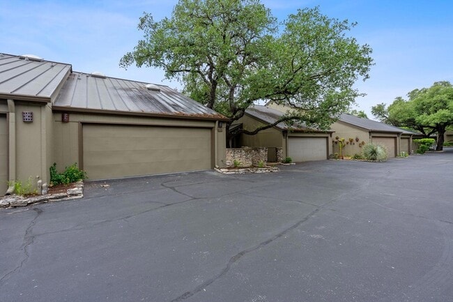 Building Photo - 1821 Westlake Dr