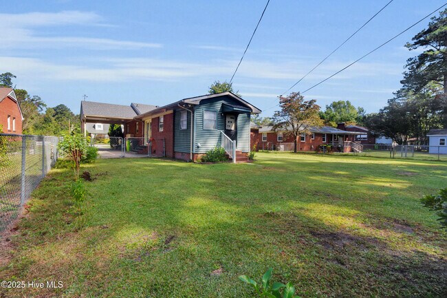 Building Photo - 2307 Woodland Ave