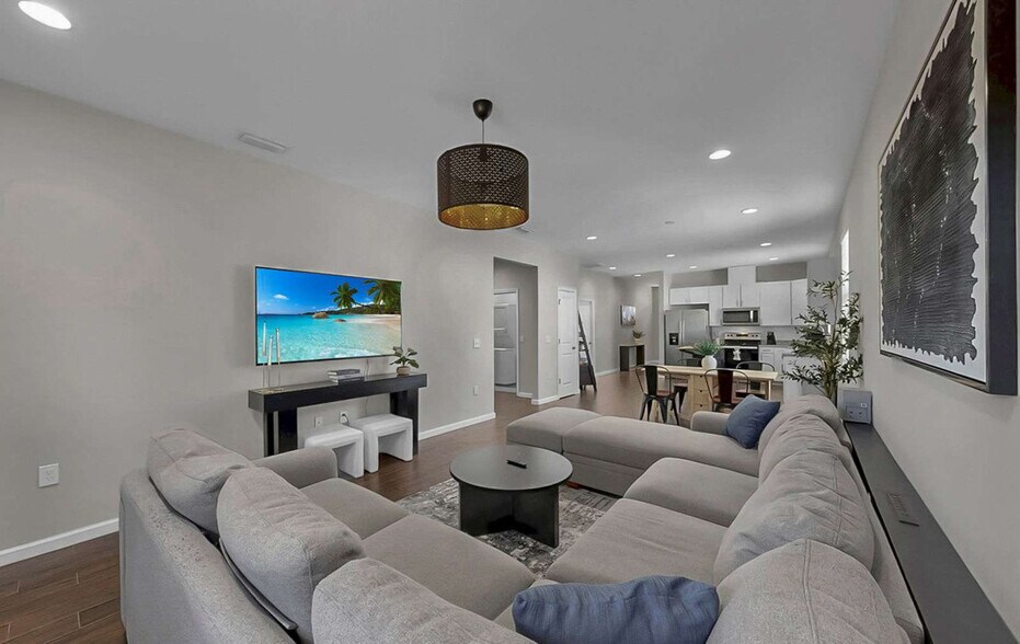 Building Photo - 3114 E 21st Ave