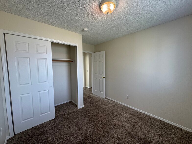 Building Photo - 879 Barn Owl Dr