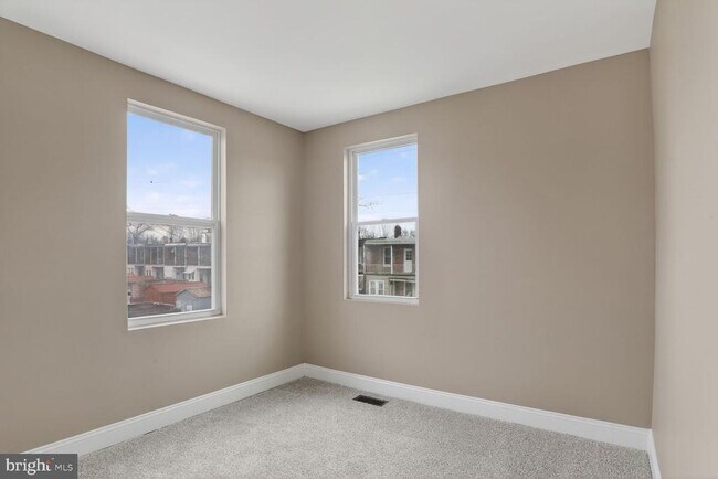 Building Photo - 3300 Dudley Ave