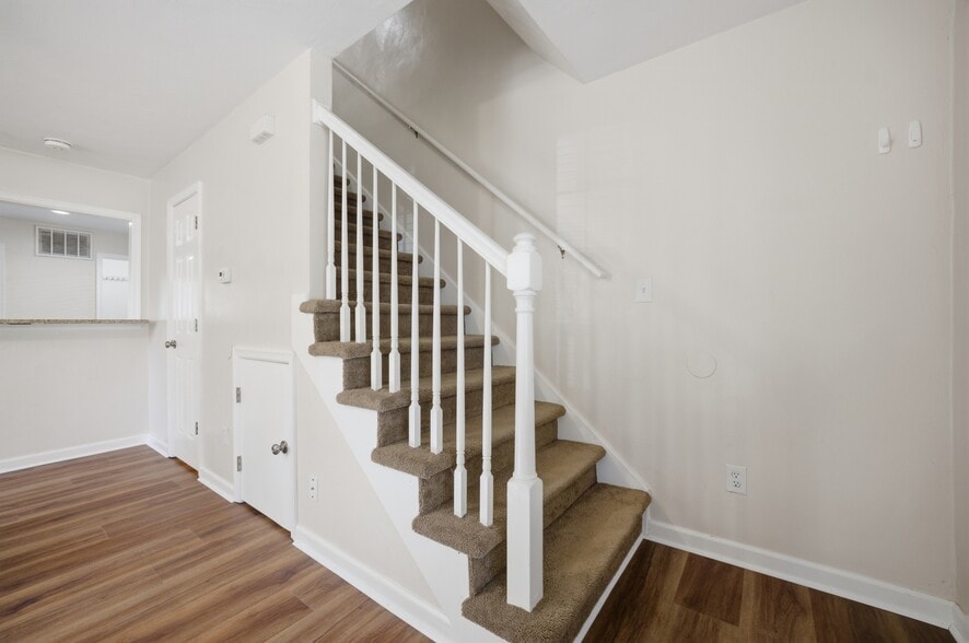 Building Photo - 5109 James St