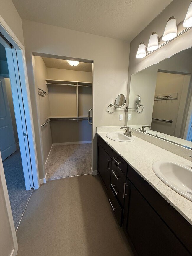 Building Photo - Beautiful Meridian Home in Prime Location Near The Village, Parks & Schools