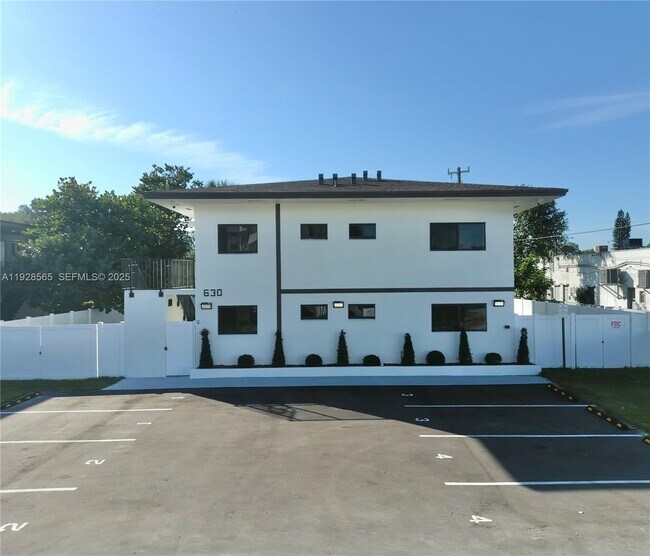 Building Photo - 630 NE 166th St