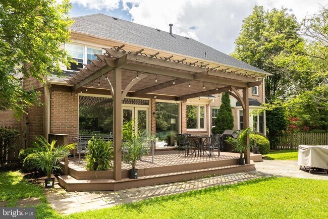 Building Photo - 8809 Saunders Ln
