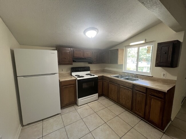 Building Photo - Duplex for Rent
