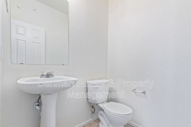 Building Photo - 3209 W St Catherine Ave