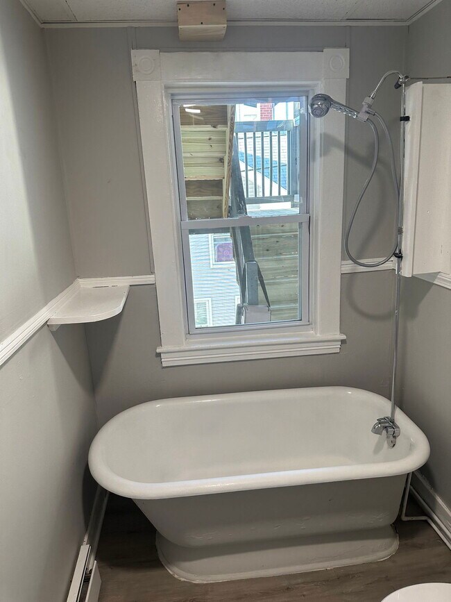 Building Photo - 541 Pine St