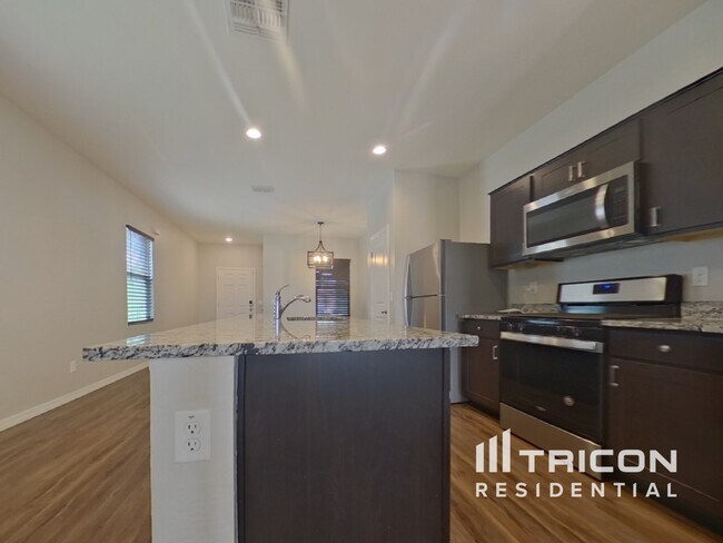 Building Photo - 19651 W Palo Verde Dr