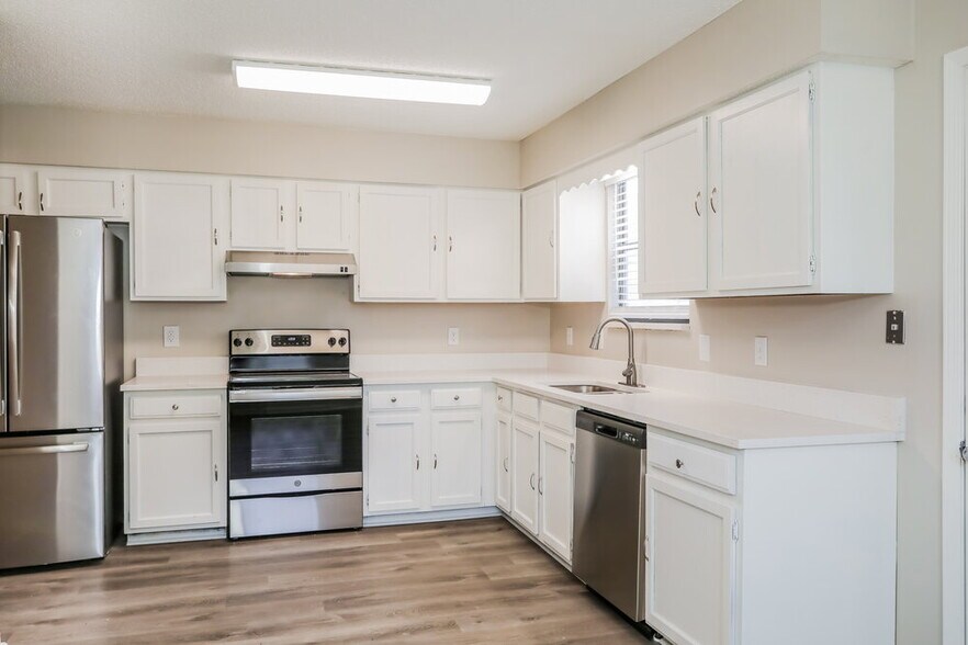 Building Photo - 4564 Cinderbed Dr