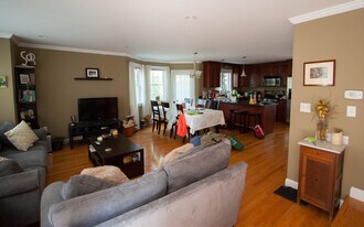 Building Photo - 104 Howard St