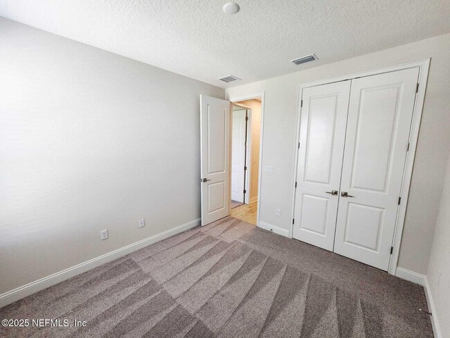 Building Photo - 541 Crestview Dr