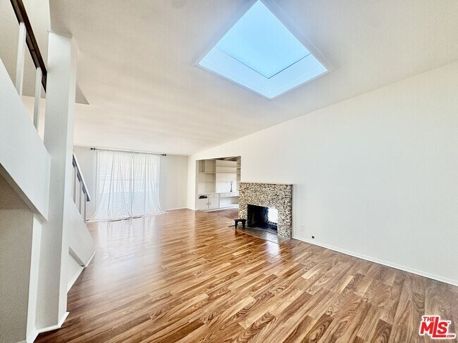 Building Photo - 7428 W 81st St