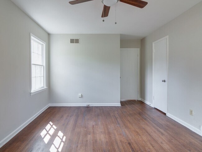 Building Photo - Completely redone luxury 3 bedroom rental ...