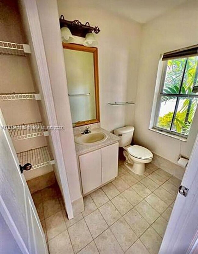 Building Photo - 16972 SW 33rd Ct