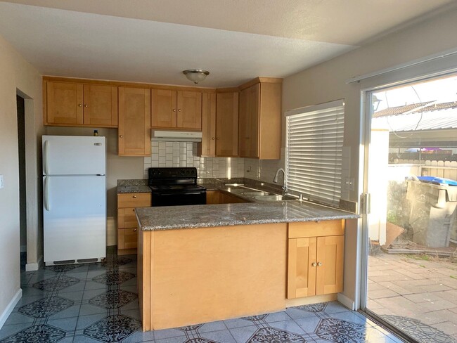 Building Photo - Remodeled 4 bedroom end unit townhouse