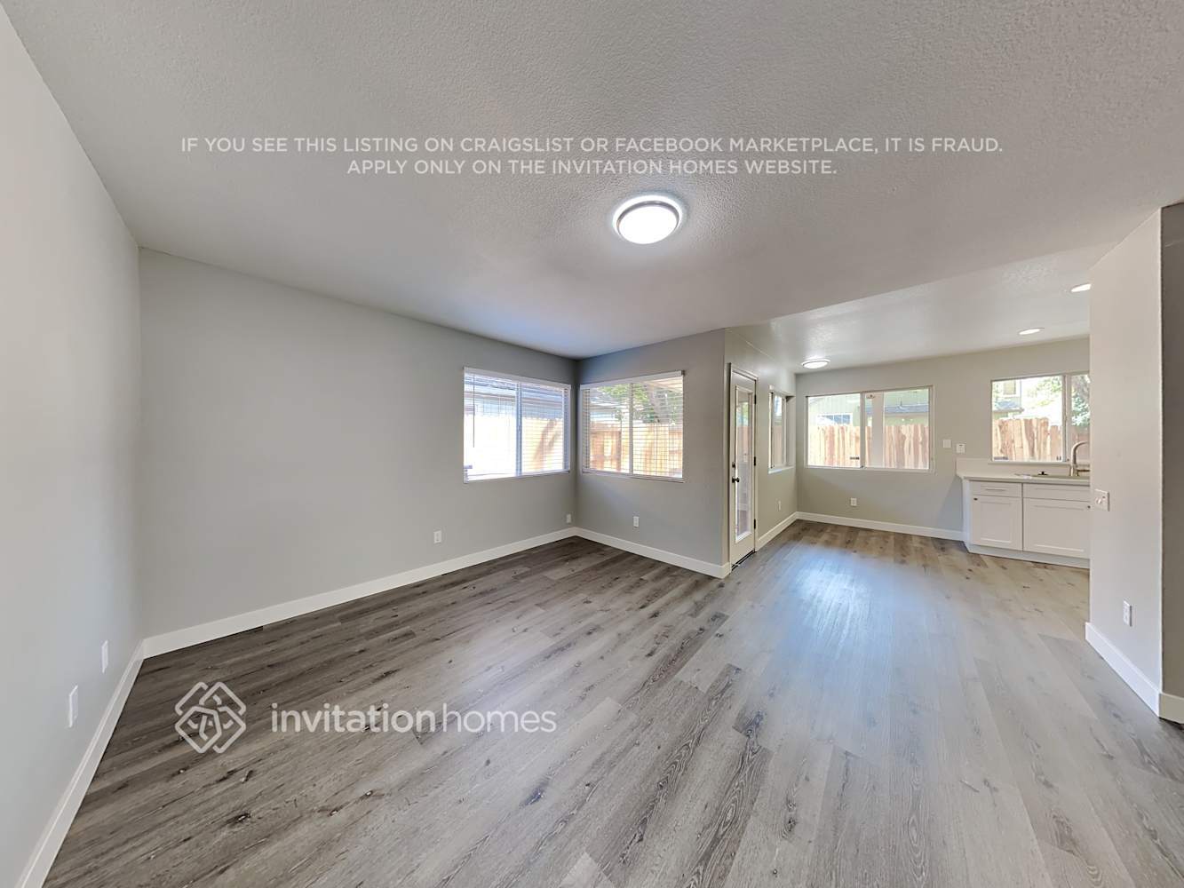 Building Photo - 8374 Hillsbrook Dr