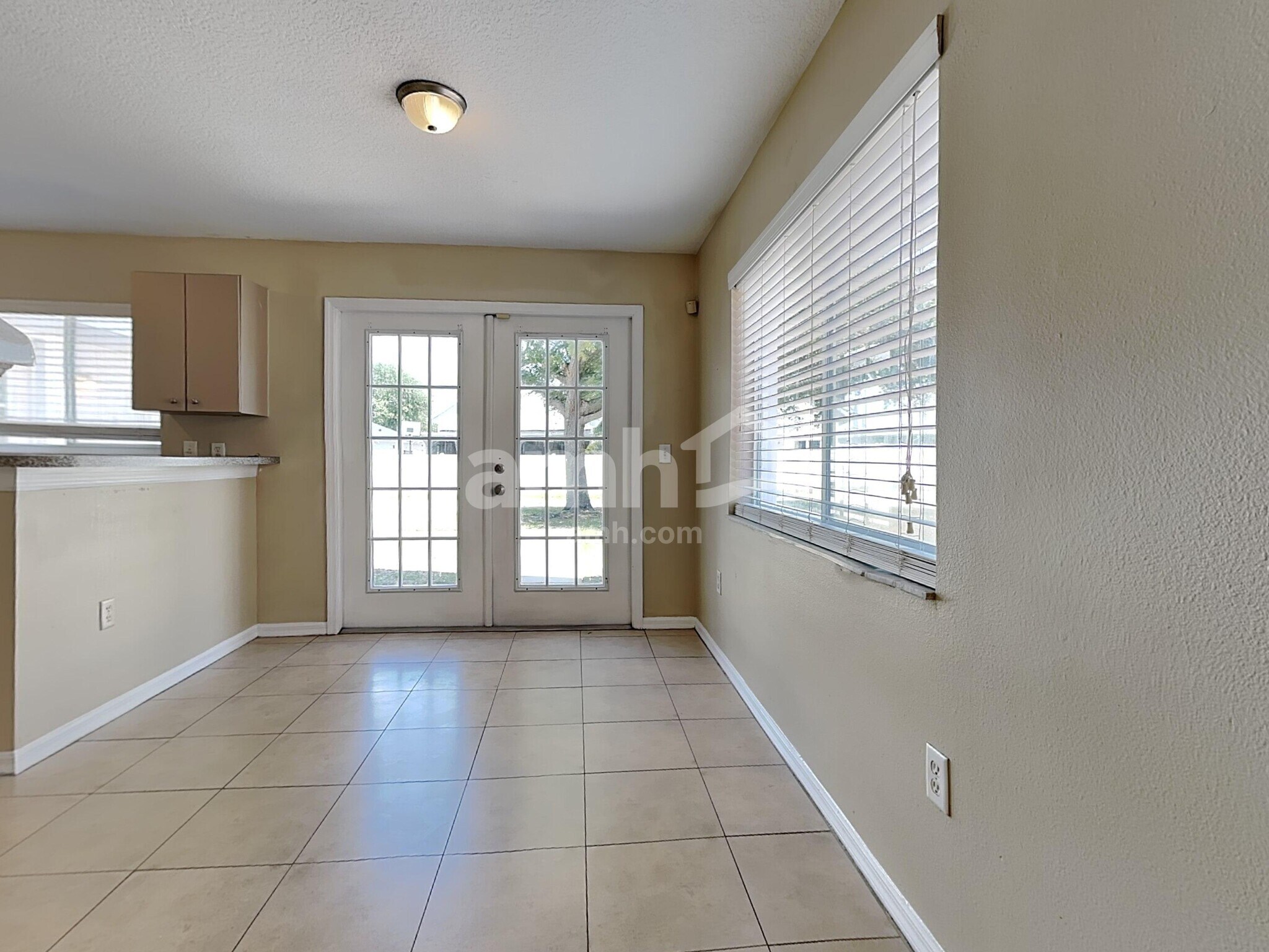 Building Photo - 10332 Summerview Cir