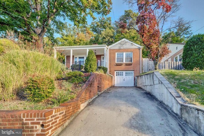 Building Photo - 805 31st St S