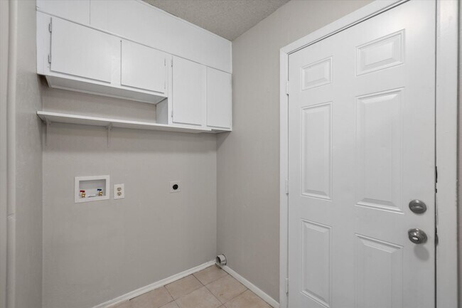 Building Photo - 1803 Harry Ct