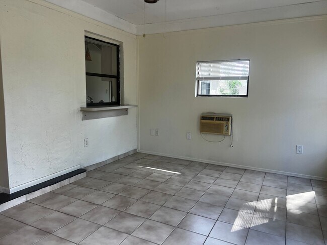 Building Photo - 2BR/2Bath Single Family 1 Car Garage South Venice Home!