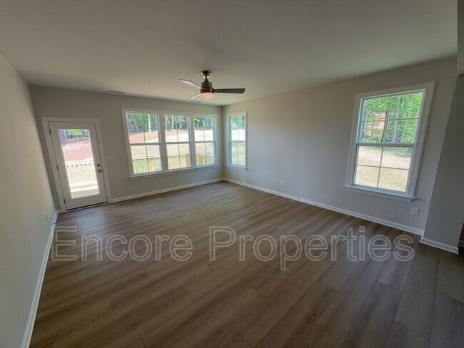 Building Photo - 135 Little Gem Ln