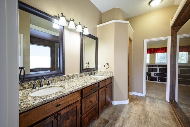 Building Photo - 2931 Silver Landing Ln