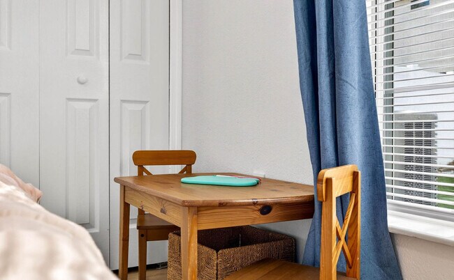 Building Photo - 310 W Warren Ave