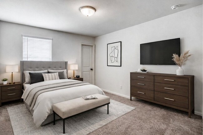 Building Photo - 720 Holly St