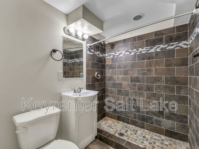 Building Photo - 965 MacFarland Dr