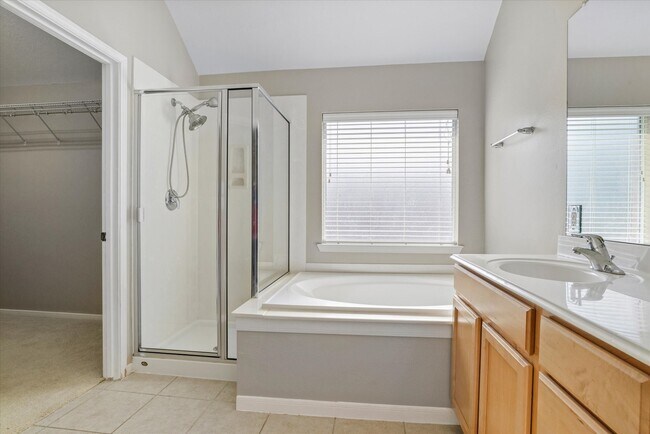 Building Photo - 402 Abbey Ln