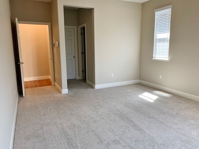 Building Photo - Single Story Craftsmen in Hollister