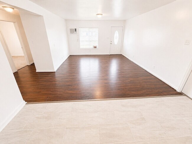 Building Photo - 5103 Willow Glen Dr