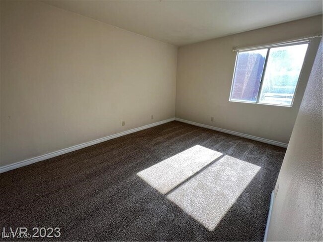 Building Photo - 5295 Indian River Dr