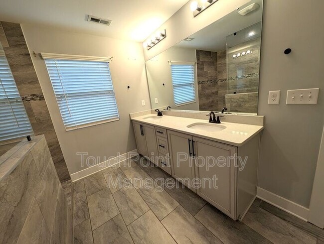 Building Photo - 2632 Ensemble Ct