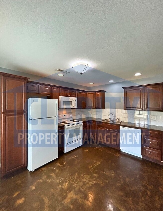 Building Photo - Super cute 3 bedroom house!!
