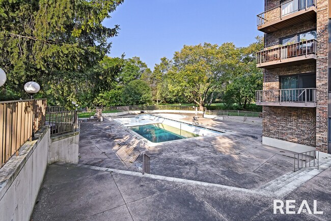 Building Photo - 425 Walnut Creek Rd