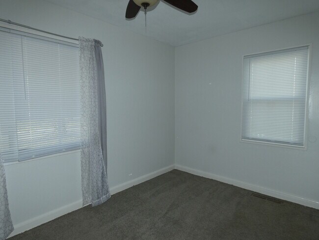 Building Photo - Beautiful Home in North Kansas City School...